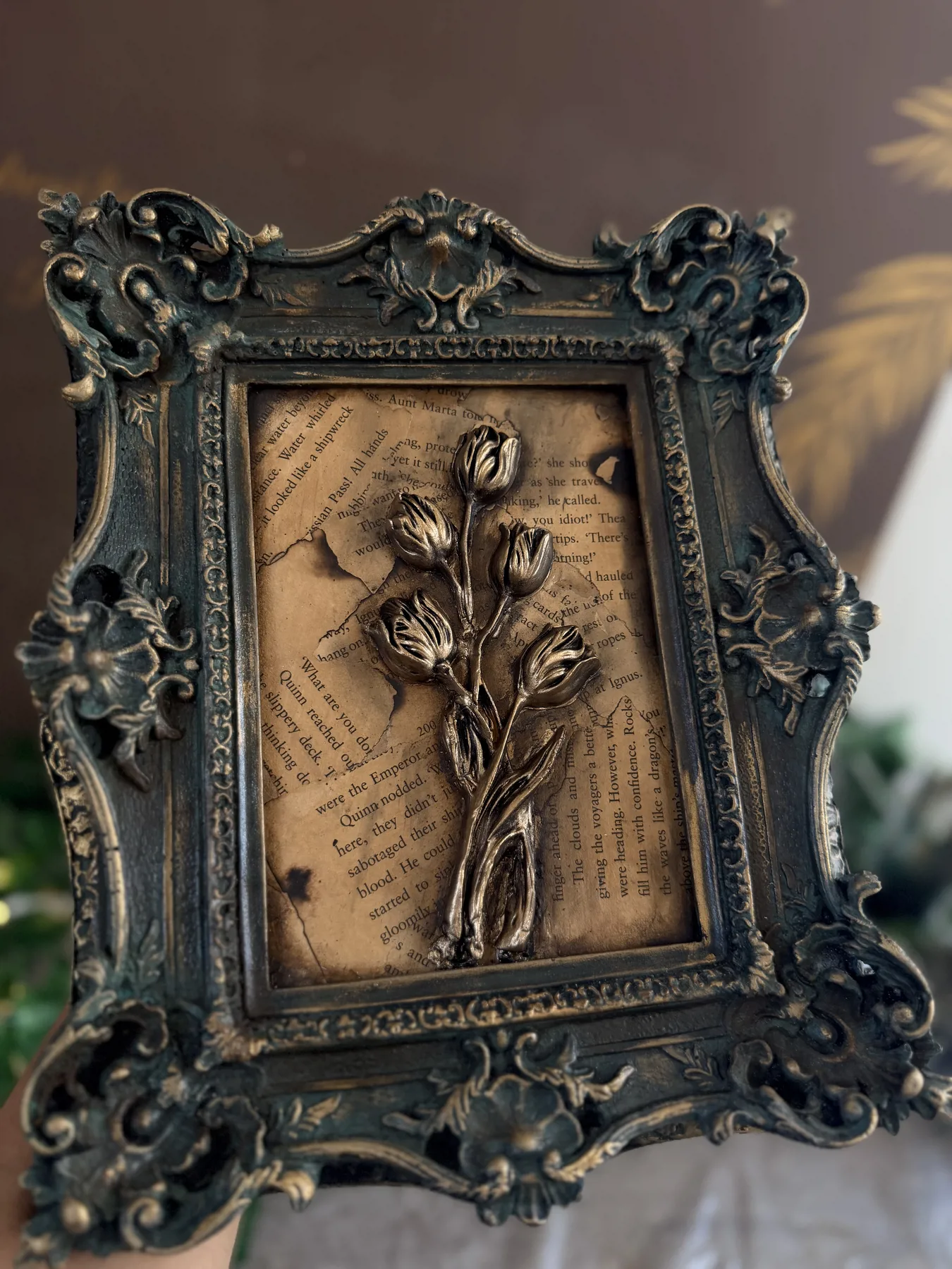 Vintage frame with painter motifs